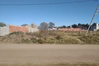 Foto 2 de COD-025: Vista lateral — Terreno en venta en Barrio Las Acacias, Villa María